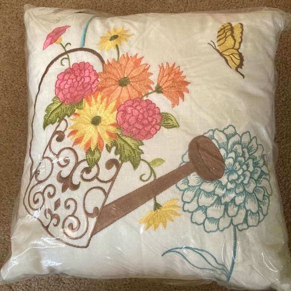 🍂NEW Decorative Embroidery Pillow - Picture 1 of 2